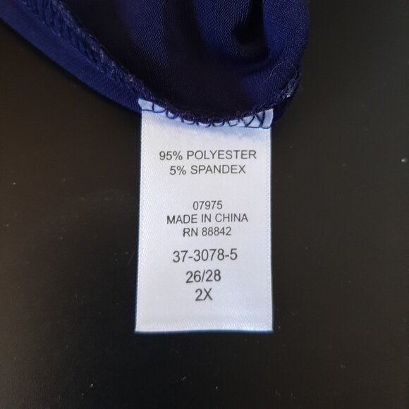 Navy long tunic top with sharkbite hem in 2x NWT - Picture 5 of 6